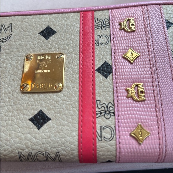 Beautiful MCM Wallet - Picture 3 of 9